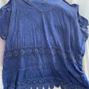 Blue t-shirt with lace look detail
